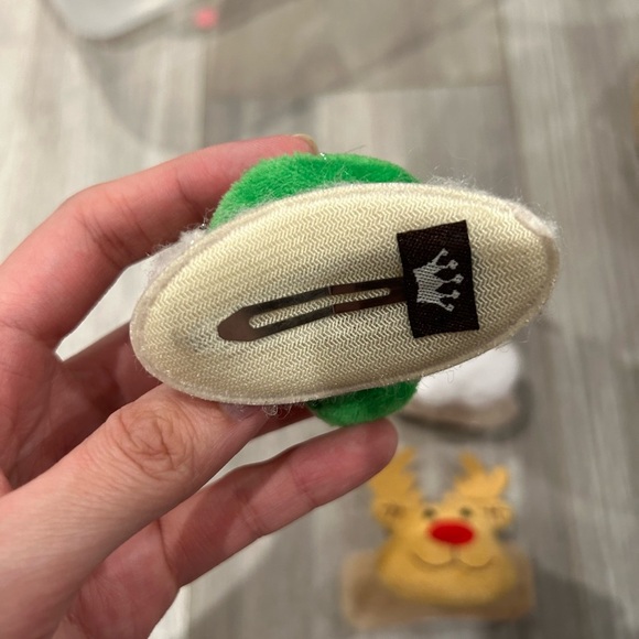 Cute Christmas fluffy hair clips - Set of 4 - Picture 8 of 8